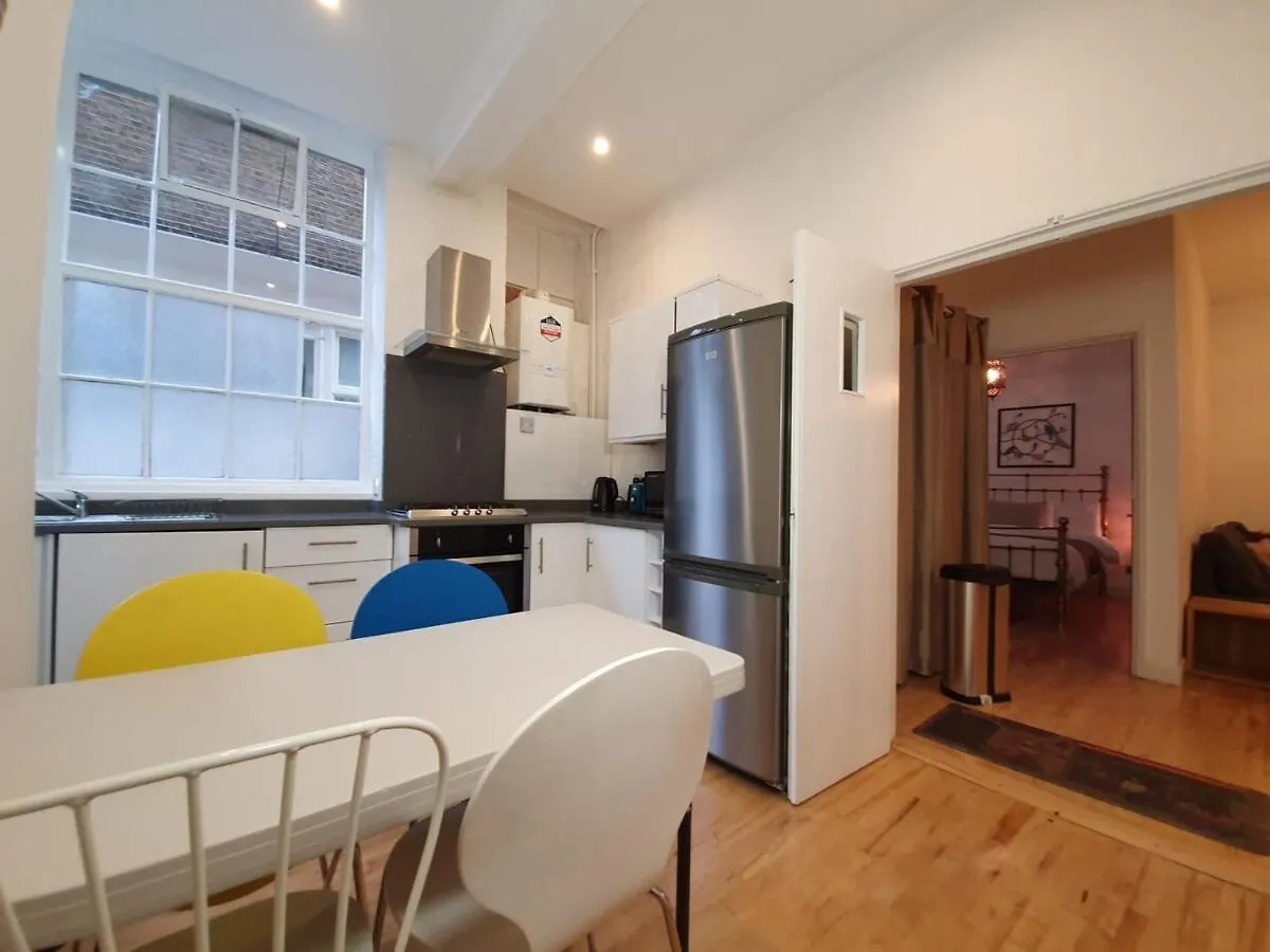 3-Bedroom Spacious Apartment In Shoreditch London