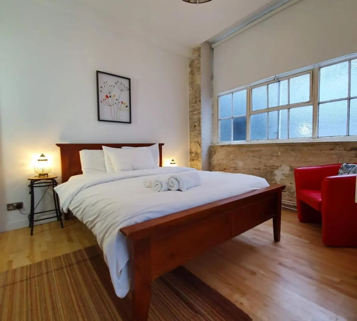 3-Bedroom Spacious Apartment In Shoreditch London