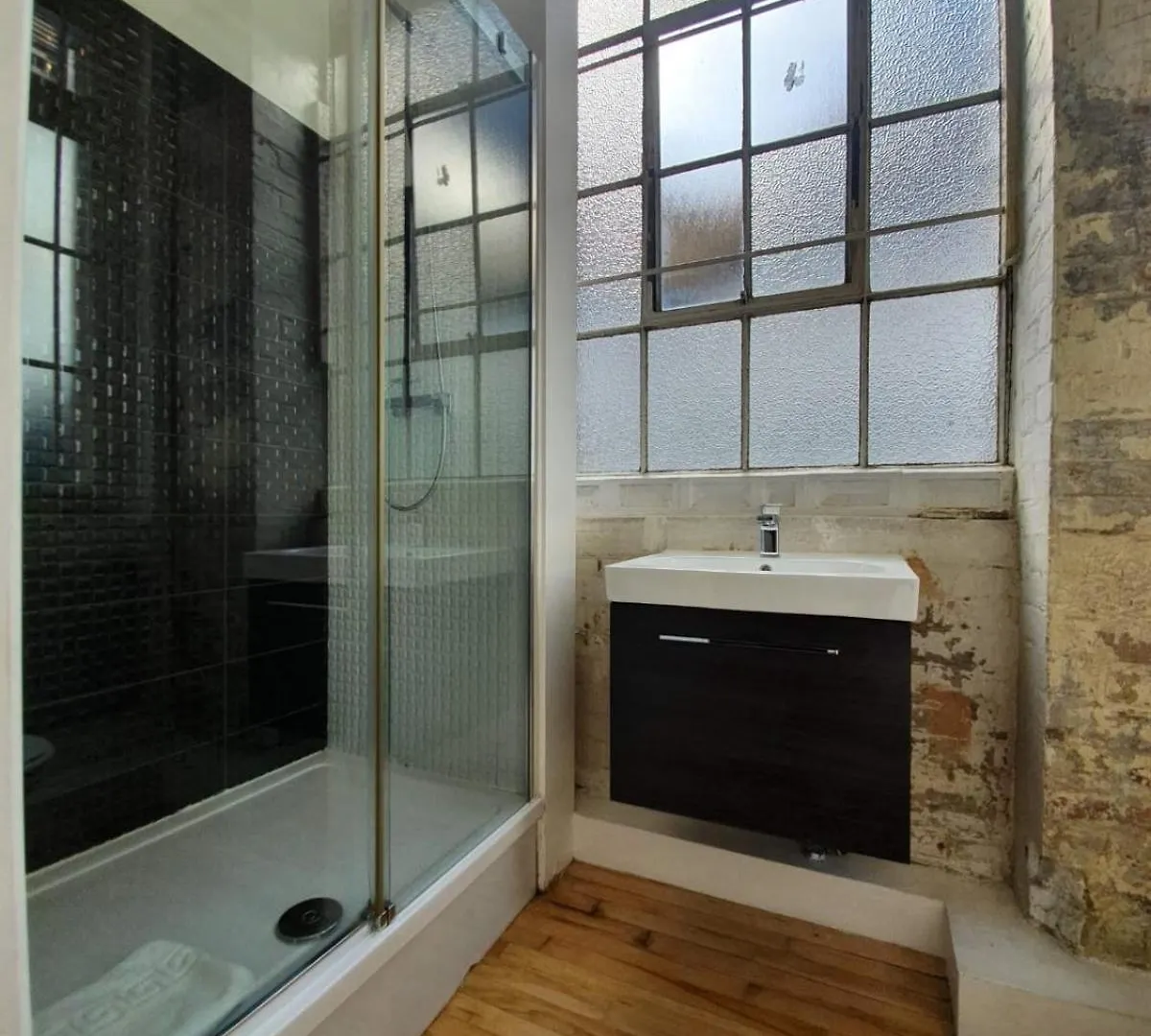 3-Bedroom Spacious Apartment In Shoreditch London