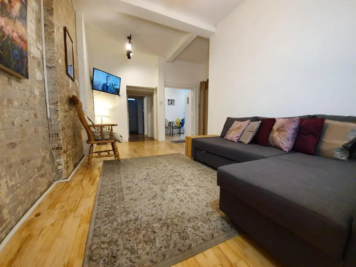 3-Bedroom Spacious Apartment In Shoreditch London